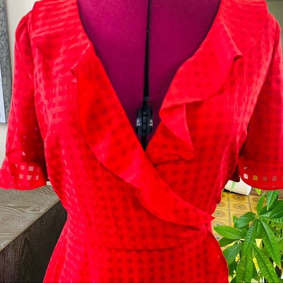 BCBGMAXAZRIA Ruffled V-Neck Cocktail Dress. XS. - Picture 3 of 5